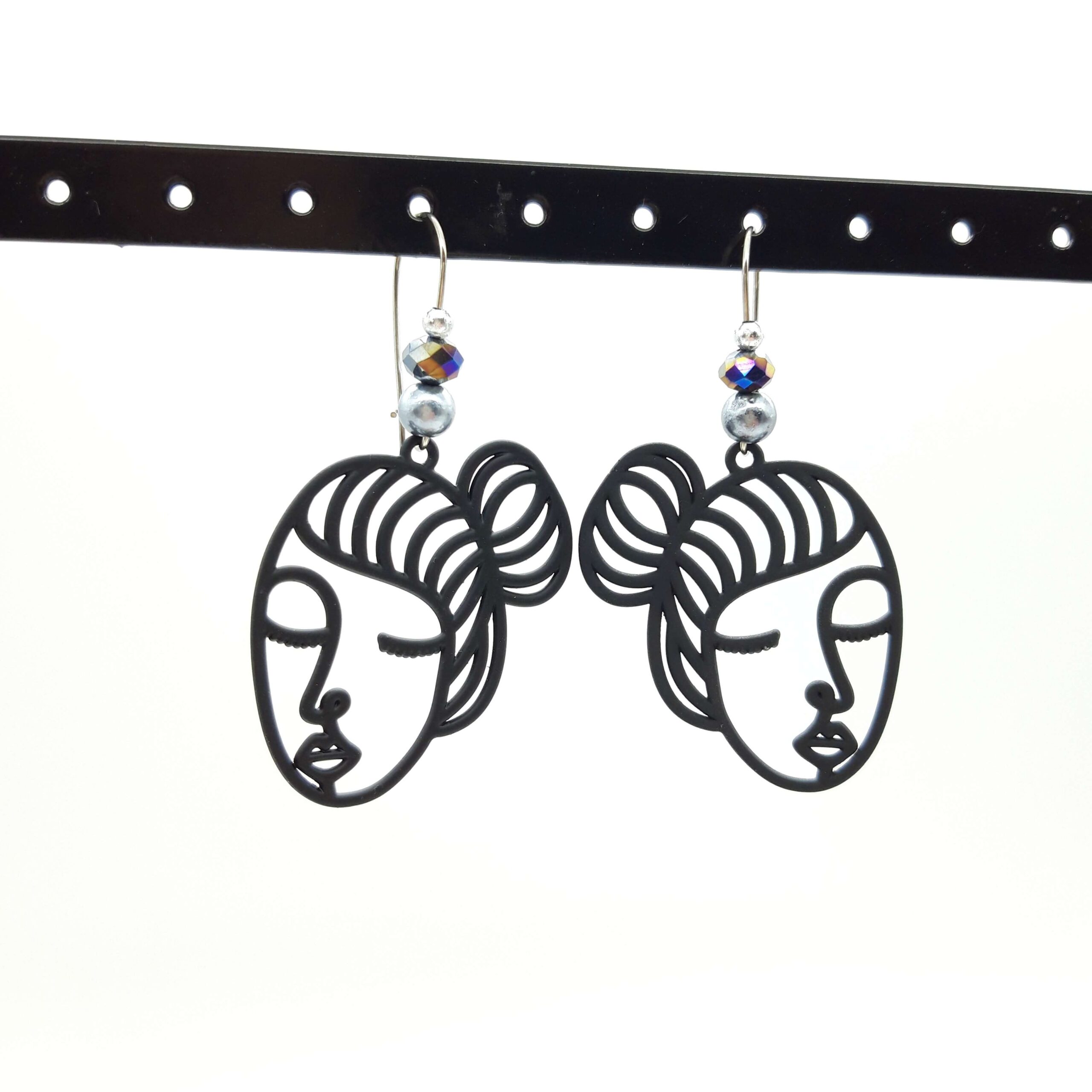 Boucles Oreilles Breoloques Perles Metal Argente Visage De Femme D'un Trait Boucles Oreilles Breoloques Perles Metal Argente Visage De Femme D'un Trait