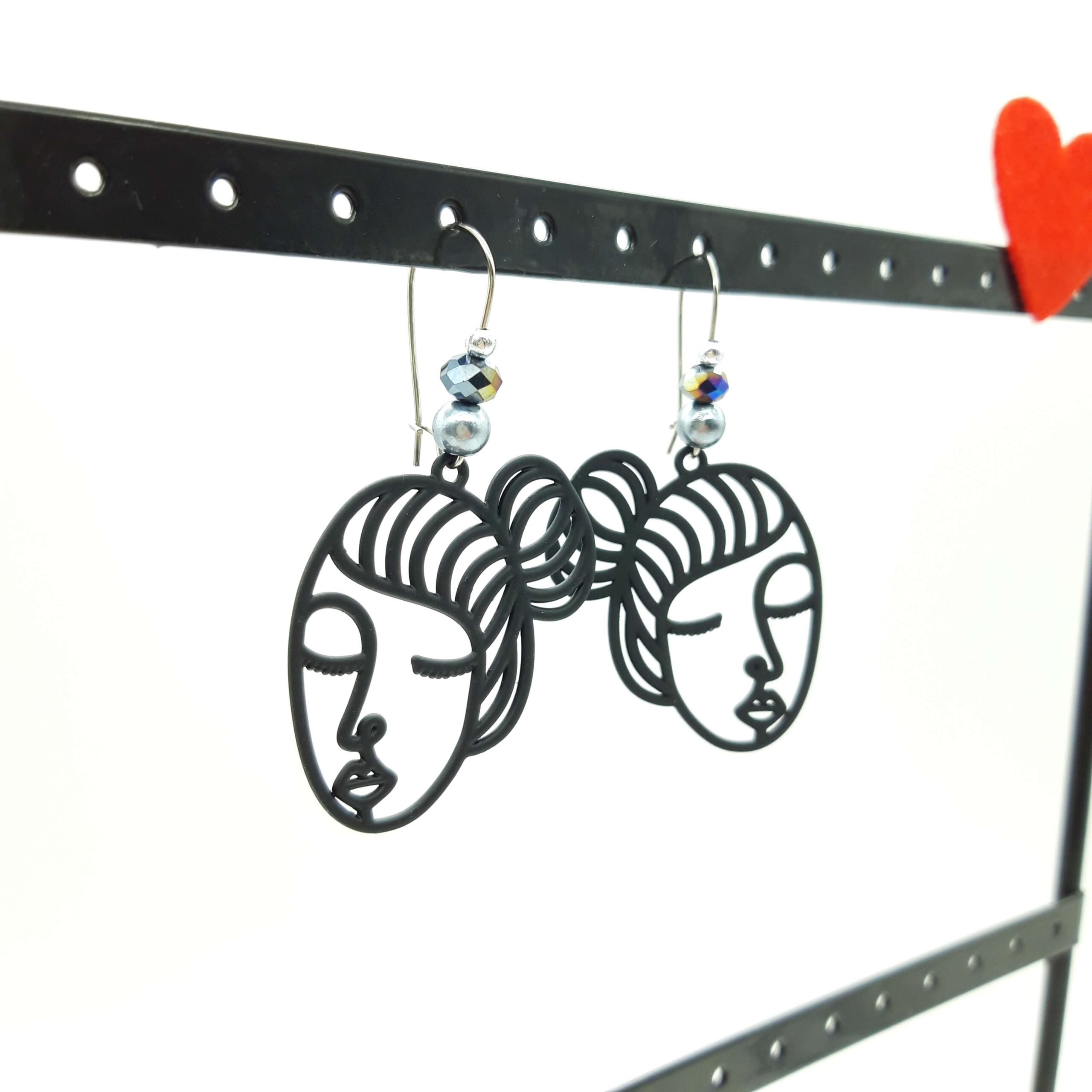 Boucles Oreilles Breoloques Perles Metal Argente Visage De Femme D'un Trait2 Boucles Oreilles Breoloques Perles Metal Argente Visage De Femme D'un Trait2