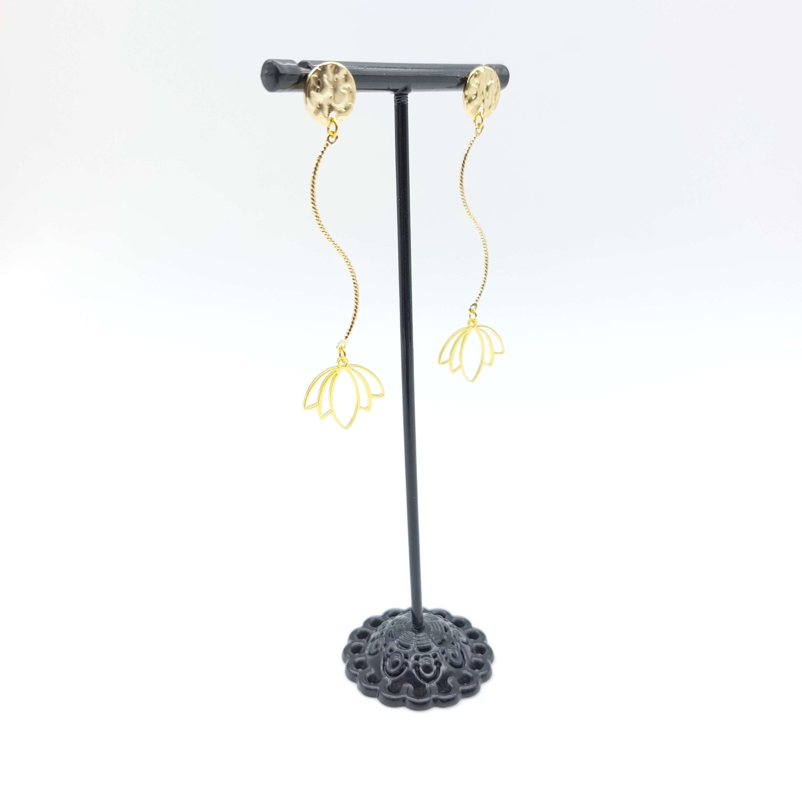 Boucles Oreilles Breloques Clous Acier Inoxydable Dore Fleur De Lotus Sur Tige Boucles Oreilles Breloques Clous Acier Inoxydable Dore Fleur De Lotus Sur Tige