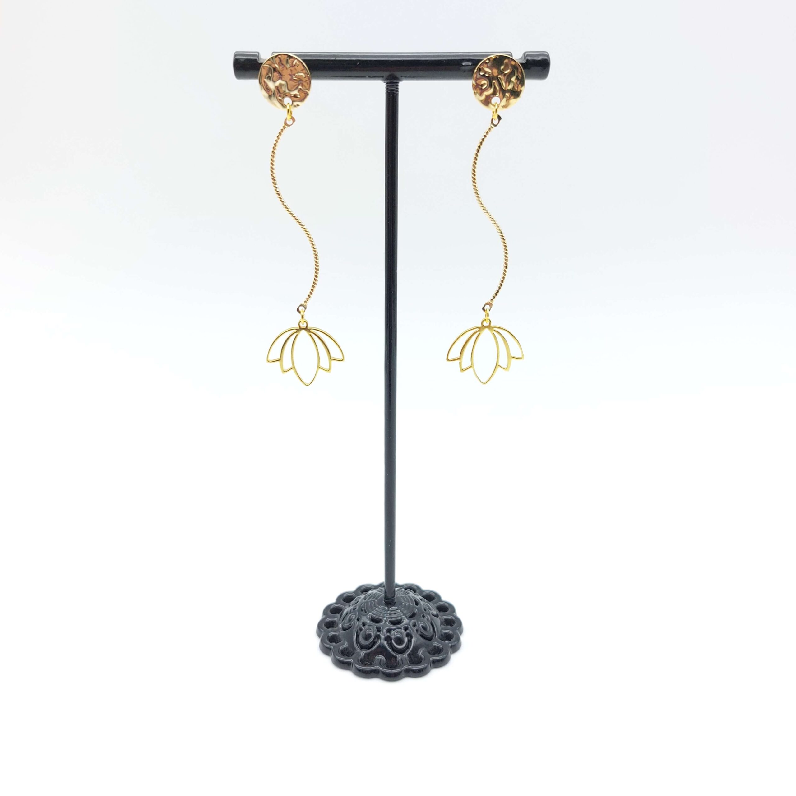 Boucles Oreilles Breloques Clous Acier Inoxydable Dore Fleur De Lotus Sur Tige1 Boucles Oreilles Breloques Clous Acier Inoxydable Dore Fleur De Lotus Sur Tige1