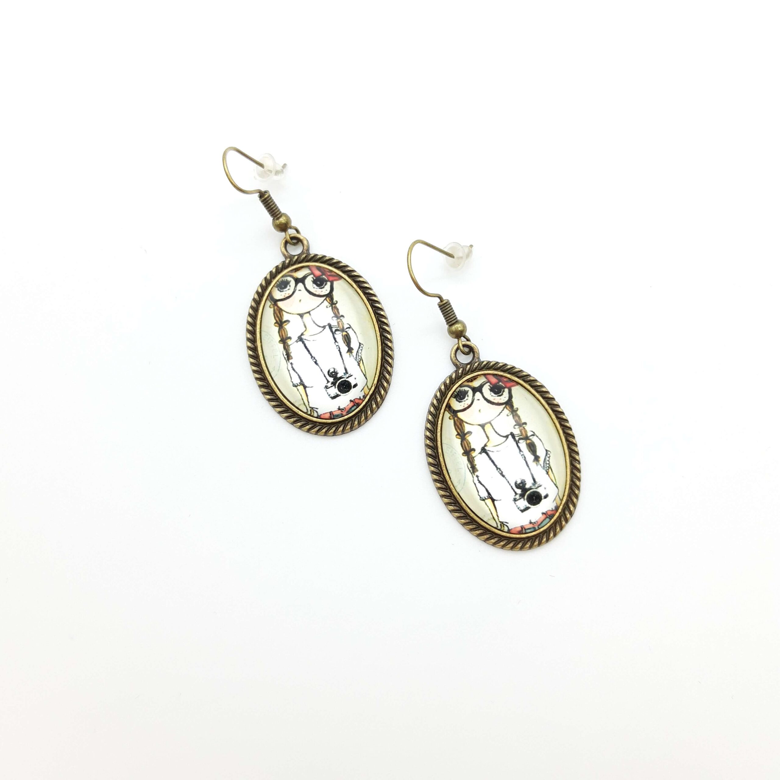 Boucles Oreilles Pendantes Baroques Cabochons Fantaisie Portrait Fille Photographe En Herbe Visage Boucles Oreilles Pendantes Baroques Cabochons Fantaisie Portrait Fille Photographe En Herbe Visage