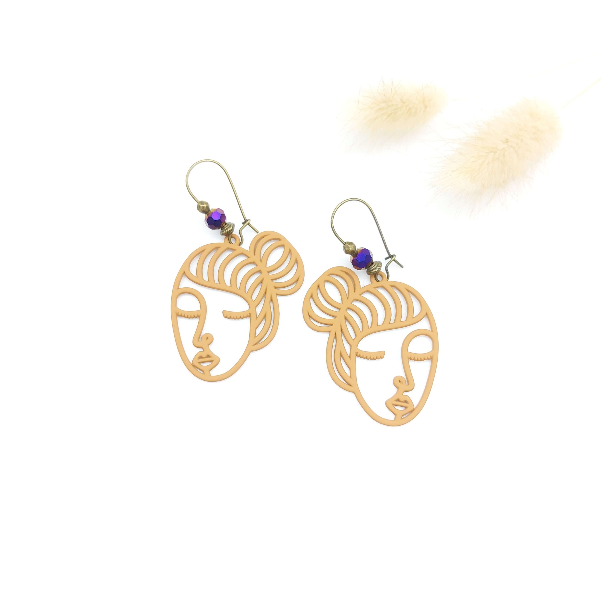Boucles Oreilles Pendantes Perles Breloques Portrait De Fille Camel Boucles Oreilles Pendantes Perles Breloques Portrait De Fille Camel