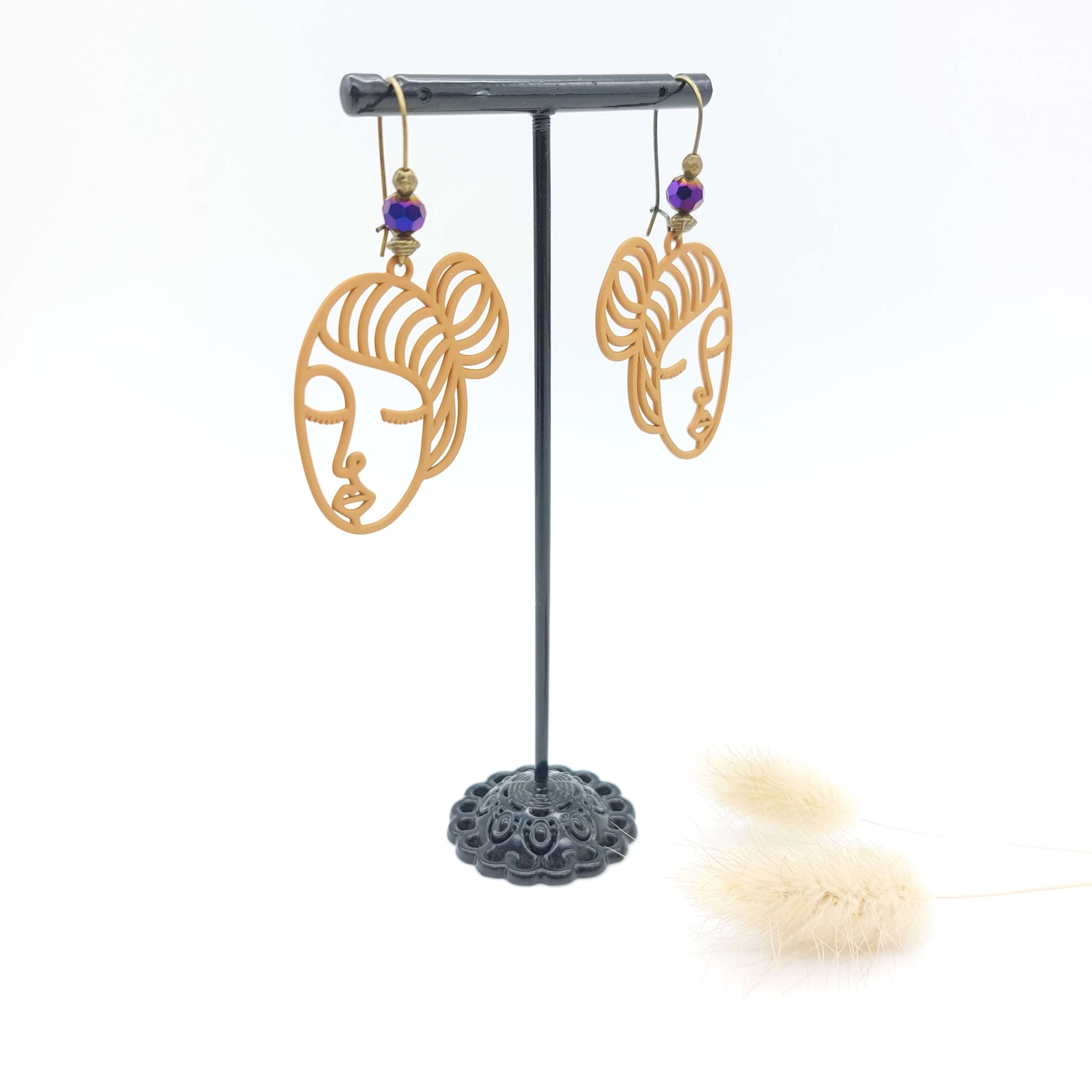 Boucles Oreilles Pendantes Perles Breloques Portrait De Fille Camel2 Boucles Oreilles Pendantes Perles Breloques Portrait De Fille Camel2