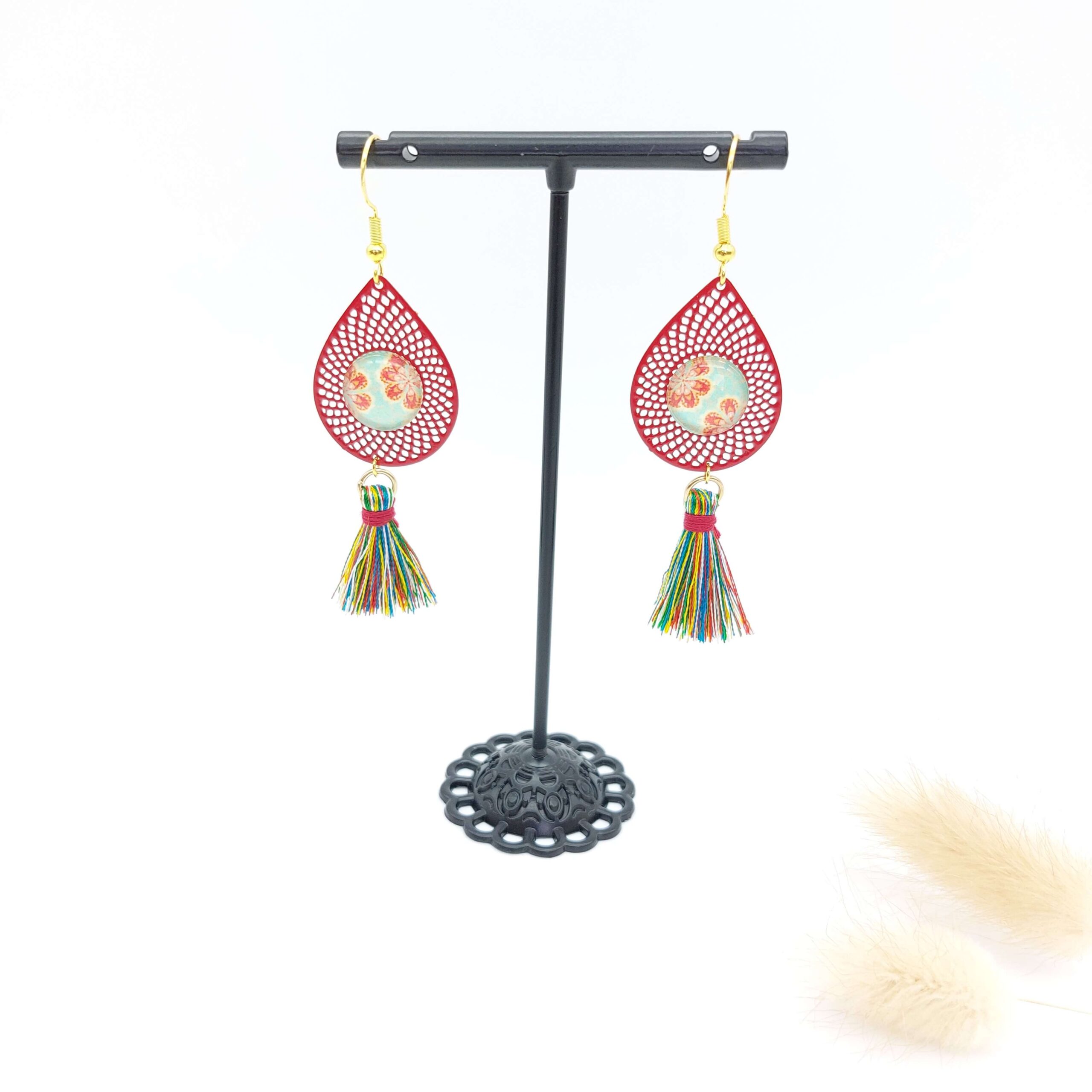Boucles Oreilles Pendantes Cabochons Pompons Fleurs Couleurs1 Boucles Oreilles Pendantes Cabochons Pompons Fleurs Couleurs1