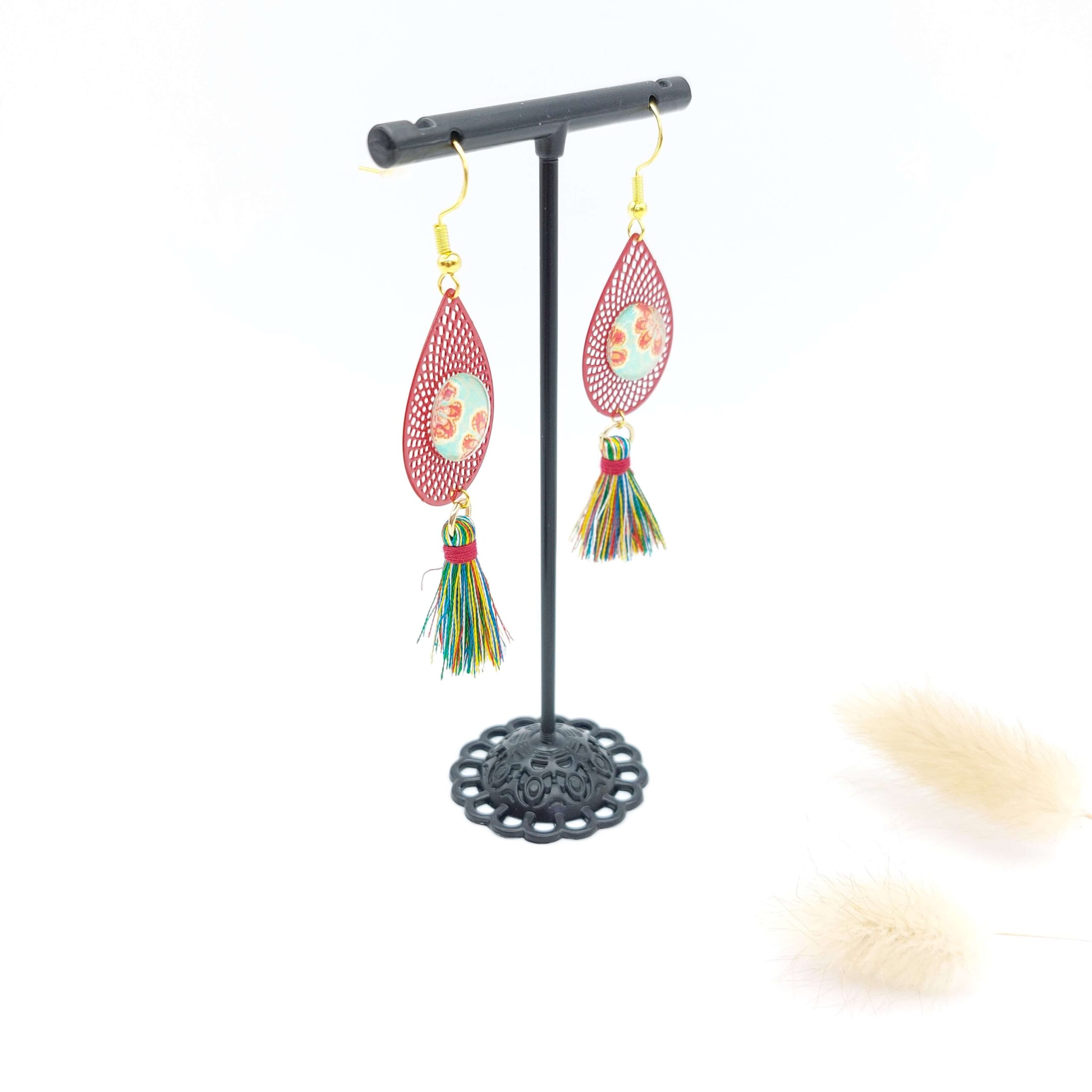 Boucles Oreilles Pendantes Cabochons Pompons Fleurs Couleurs2 Boucles Oreilles Pendantes Cabochons Pompons Fleurs Couleurs2